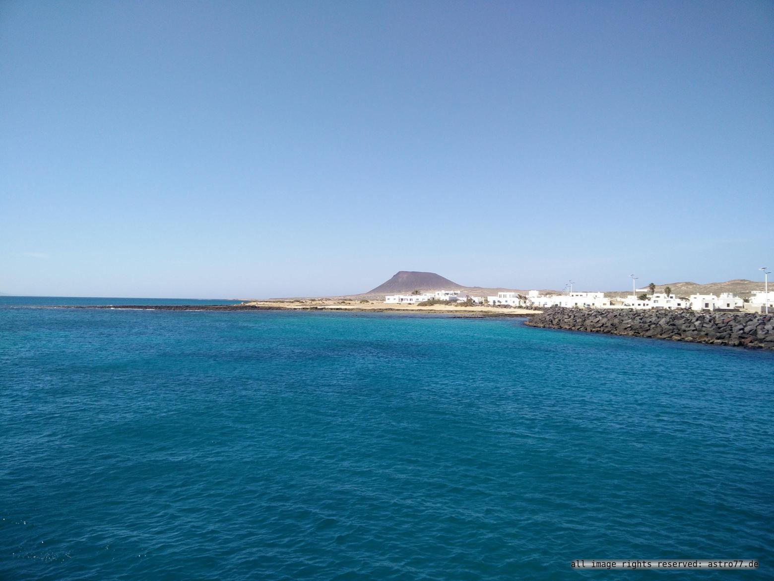 La Graciosa: view from the ferry boat.